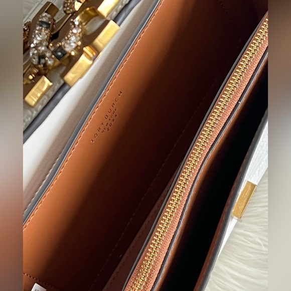 154786 - Tory Burch Eleanor Embossed Rectangular Bag - Picture 9 of 13